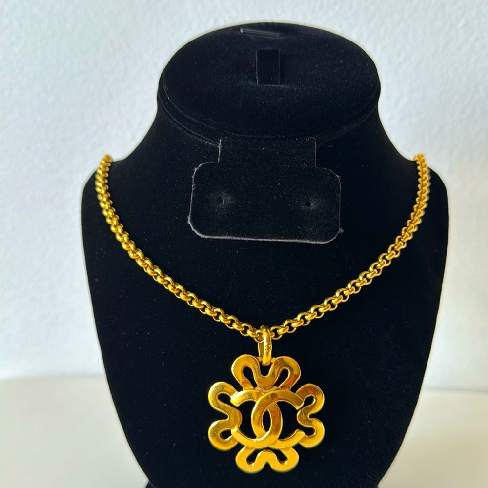 Chanel RARE 24K Gold Plated Necklace with Box in Excellent Condition
